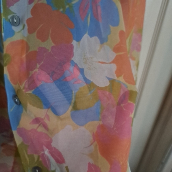 Jordan floral button up blouse  A-10 5/$25 - Picture 2 of 4